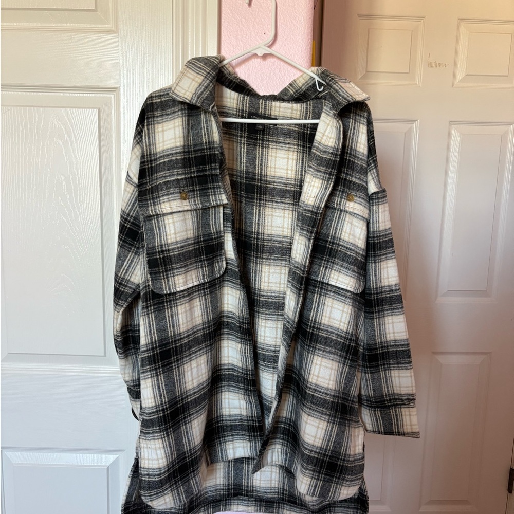Banana Republic Black and Cream Plaid Flannel